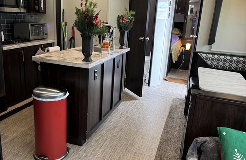 Pinellas Park House | A 38-FT LONG LUXURY LACROSSE COMFORTABLE CAMPER