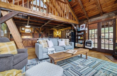 Ellijay Cabin | A Cabin Beneath the Stars: Creek & Seclusion