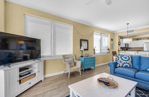 Navarre Beach Condo | A Cool Breeze - Summerwind 505E Beach Service Included!