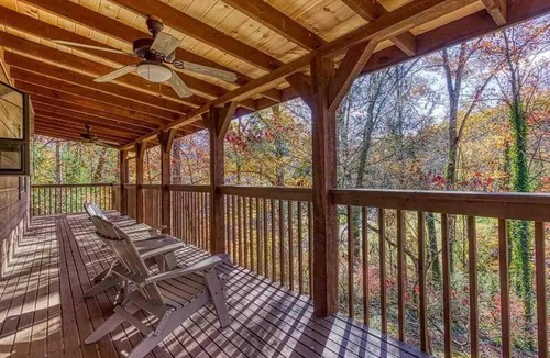 Wears Valley Cabin | A Cowpoke's Dream 3 Bedroom Cabin by RedAwning