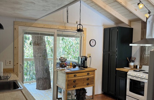 Newland Cabin | A-frame Blue Ridge Parkway Cabin - Treehouse porch
