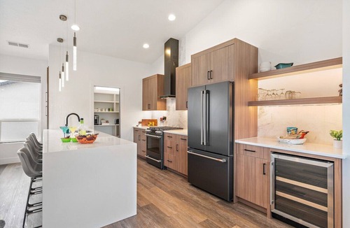 Garden City House | A Lazy Peaceful Retreat with Hills and Bike Park View