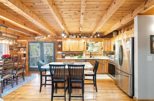 Seven Devils Cabin | A Portofino Cabin: Mountain Log Cabin, Hot Tub, Pet Friendly, Wood Fireplace