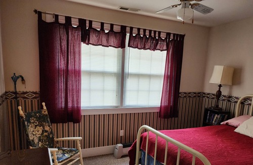 South Boston House | A roomy, comfortable home close to everything.