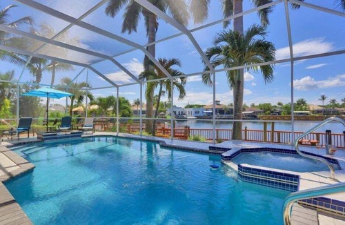 Cape Harbour Villa | A spacious 4-bedroom retreat in sunny Cape Coral.