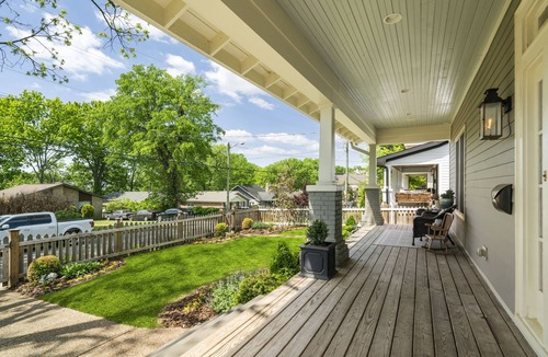 Historic Waverly House | Above Nashville BlissI Theater| 6 Beds| Chef's Kitchen| Luxury Services