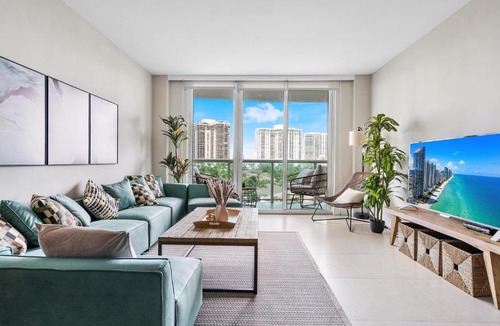 Sunny Isles Beach Apartment | Absolute Beach Bliss, Chic & Expansive Retreat