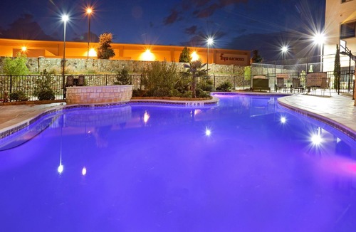 Irving Apartment | Accessible 1BR Suite w/Kitchen | Free Breakfast!