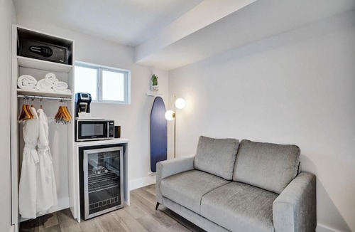 Galt Mile Hotel | Accessible King Suite at Botanica