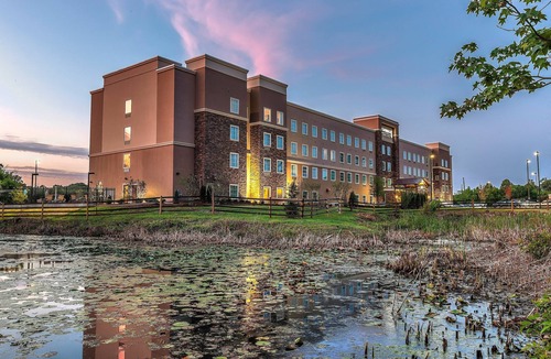 Farragut Apartment | Accessible Studio w/Free Breakfast + Outdoor Pool