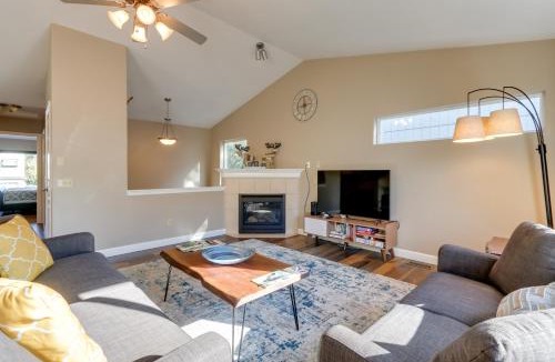 Sand Lake House | Accommodating Anchorage Abode < 1 Mi to Jewel Lake