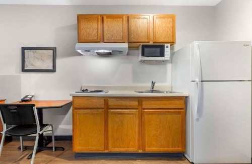 Fort Myers Apartment | ADA Full Bed,Tub,Nsmk|Kitchen|Studio 6 Fort Myers
