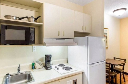 Myrtle Beach Apartment | ADA Queen Bed|Smk|Kitchen