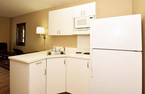 Amherst Apartment | ADA Studio 6 Buffalo|Queen Bed|RI Shower|Nsmk Kitchen