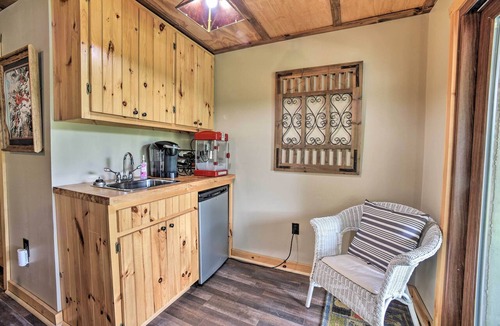 Glenfield Cottage | Adirondack Cabin on Private Lake Near Glenfield!