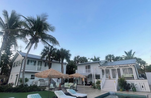 Nokomis House | Adorable Cottage On Casey Key with boat dock