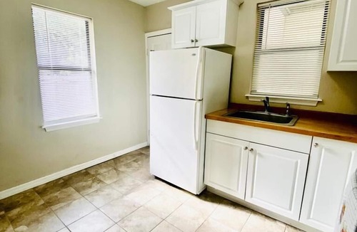 St. Petersburg House | Adorable guest house 5 miles from the beach!
