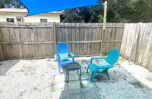 St. Petersburg House | Adorable guest house 5 miles from the beach!