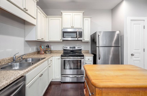 Durham House | Adorable home in fantastic location near restaurants and Duke!