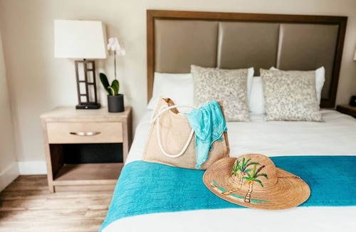 Key Largo Hotel | Adventure & Serenity: Private Sandy Beach, Free Bikes & Paddleboards!