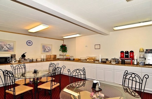 Ontario Hotel | Affordability Meets Comfort! Pool, Pet-friendly Property, Free Breakfast