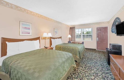 Pecos Hotel | Affordable Lodging in Pecos! Pets are Welcome! Airport Shuttle, Seasonal Pool!