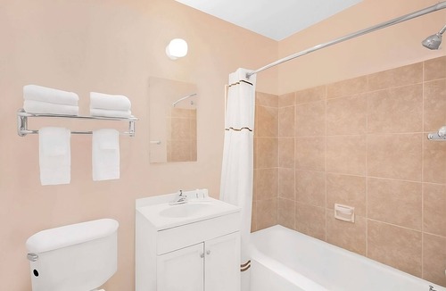 Pecos Hotel | Affordable Lodging in Pecos! Pets are Welcome! Airport Shuttle, Seasonal Pool!