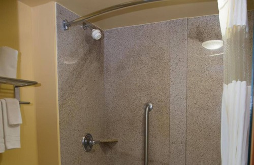 Mary Esther Hotel | Affordable Room Minutes to Wild Willy's Adventure Zone | Free On-site Parking