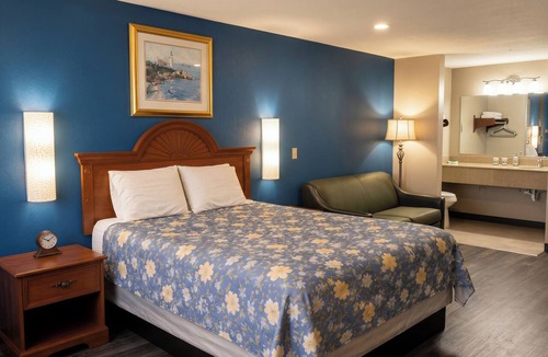 Central City Hotel | Airport Inn & Suites South Padre Island I 37