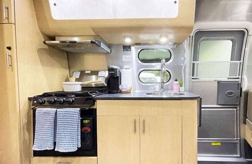 Whitemarsh Island House | Airstream on Private Acre, Midway to Beach