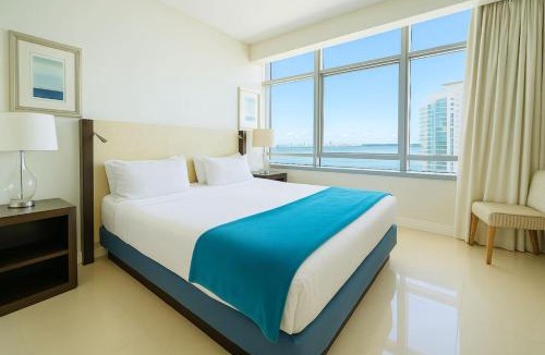 Brickell Apartment | AKA Hotel Stunning Views w- Free parking
