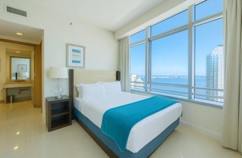 Brickell Apartment | AKA Hotel Stunning Views w- Free parking