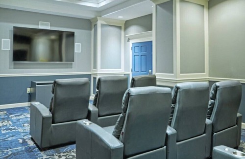 Old Town West Condo | Alexandria | Family Capital Trip | Gym + WiFi | 2BR Condo