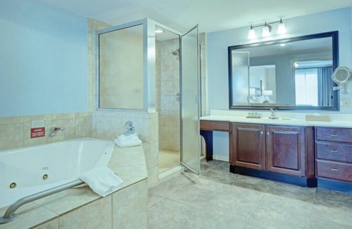 Old Town West Condo | Alexandria | Family Capital Trip | Gym + WiFi | 2BR Condo
