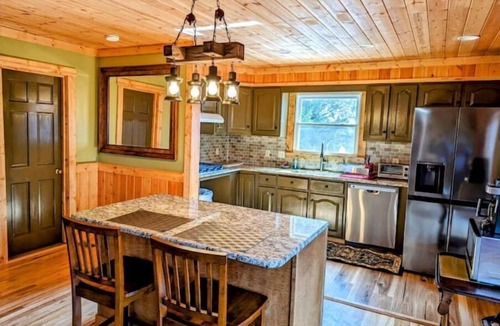 Piney Creek Cabin | Alwar House: A mountain Paradise 200 RAVEN Road Piney Creek NC.