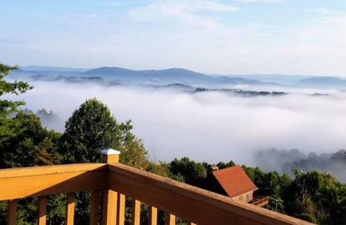 Piney Creek Cabin | Alwar House: A mountain Paradise 200 RAVEN Road Piney Creek NC.