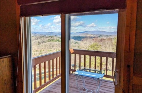 Piney Creek Cabin | Alwar House: A mountain Paradise 200 RAVEN Road Piney Creek NC.