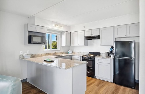 Fort Bay House | Always a Great Idea To Unwind! Full Kitchen, Beachfront Property, Free Parking