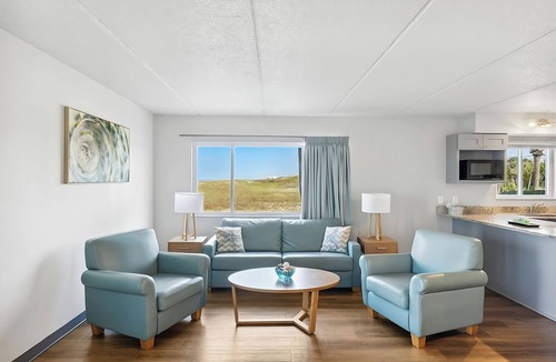 Fort Bay House | Always a Great Idea To Unwind! Full Kitchen, Beachfront Property, Free Parking