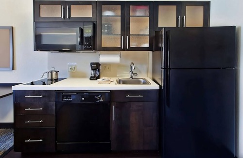 Gahanna Hotel | Always a Great Idea To Unwind! Near Central Park Reserve, Pet-Friendly!