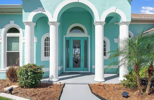Fort Myers House | Amalfi Shore - with a Serene Freshwater Canal View - Vesteva