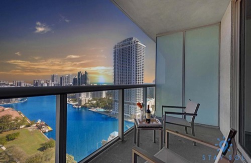 Hallandale Beach Hotel | Amazing Balcony Near Beach