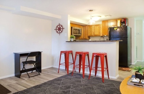 Logan Circle House | Amazing Logan Circle 2 Bdrm Bsmt Apt/Convention Center.