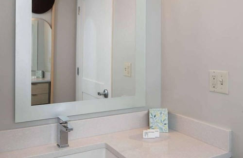 Falls Church Hotel | Amazing Modern Suite in an Excellent Location!