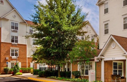 Falls Church Hotel | Amazing Modern Suite in an Excellent Location!