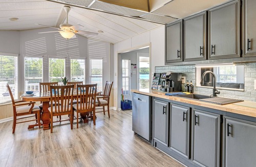 New London House | Amazing Views! Family-Friendly Badin Lake House!
