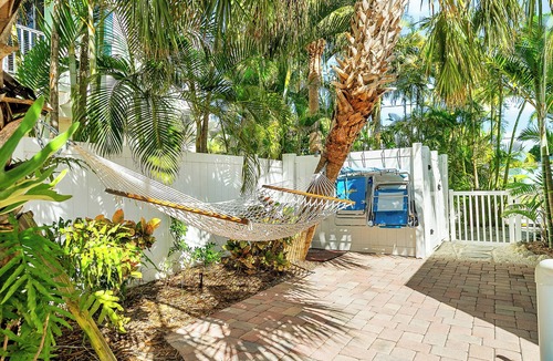 Holmes Beach House | Anna Cabana 3 · Studio · 100 Yds to Gulf