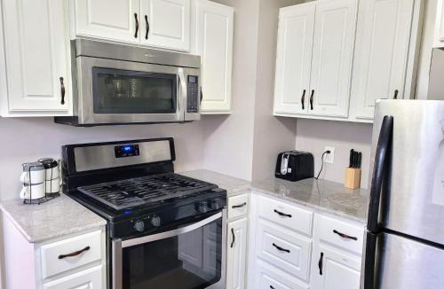West Seneca Apartment | Apartment with Brand new furniture and large parking