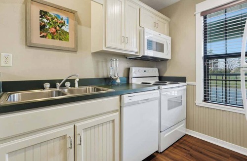 Clarkesville Apartment | Apple Mountain Resort | 2BR Retreat + Golf Area