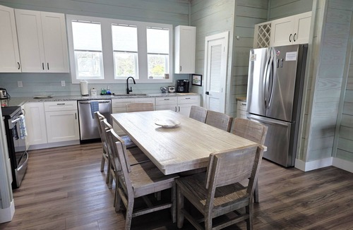 Fulton House | Aransas Bay Waterfront! Hot Tub, Arcade, Pool, Gas Grill. Walk to Pier